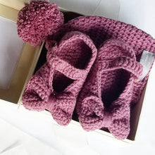 Load image into Gallery viewer, Crochet Baby Mary Jane Bootie &amp; Hat Gift Set in Plum Purple